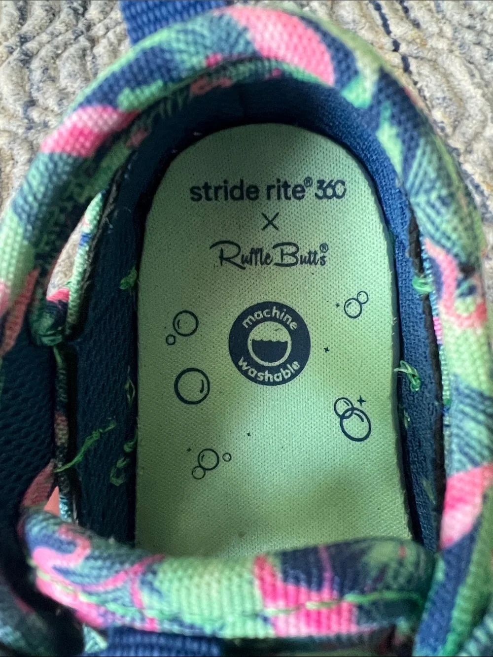 Stride Rite toddler 360 wave water sandals size 6 green with pink flamingos